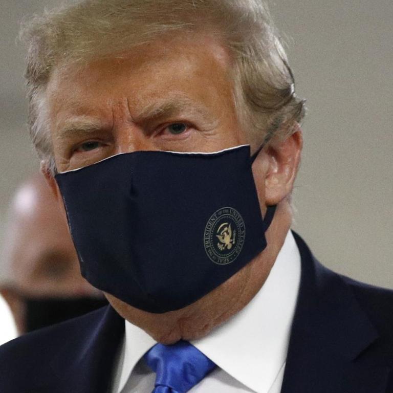 US-Präsident Donald Trump hat sich erneut in der Öffentlichkeit mit Mund-Nase-Schutz gezeigt. 