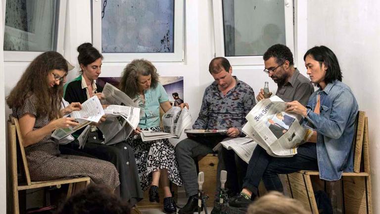 Der Cottbusser Chor: Laura Mello, Yusuf Ergün, Lucille Desamory, Margarete Kammerer, Aaron Snyder, Eduard Mont de Palol, Rico Repotente (v.lks.). Der Cottbusser Chor: Laura Mello, Yusuf Ergün, Lucille Desamory, Margarete Kammerer, Aaron Snyder, Eduard Mont de Palol, Rico Repotente (v.lks.).