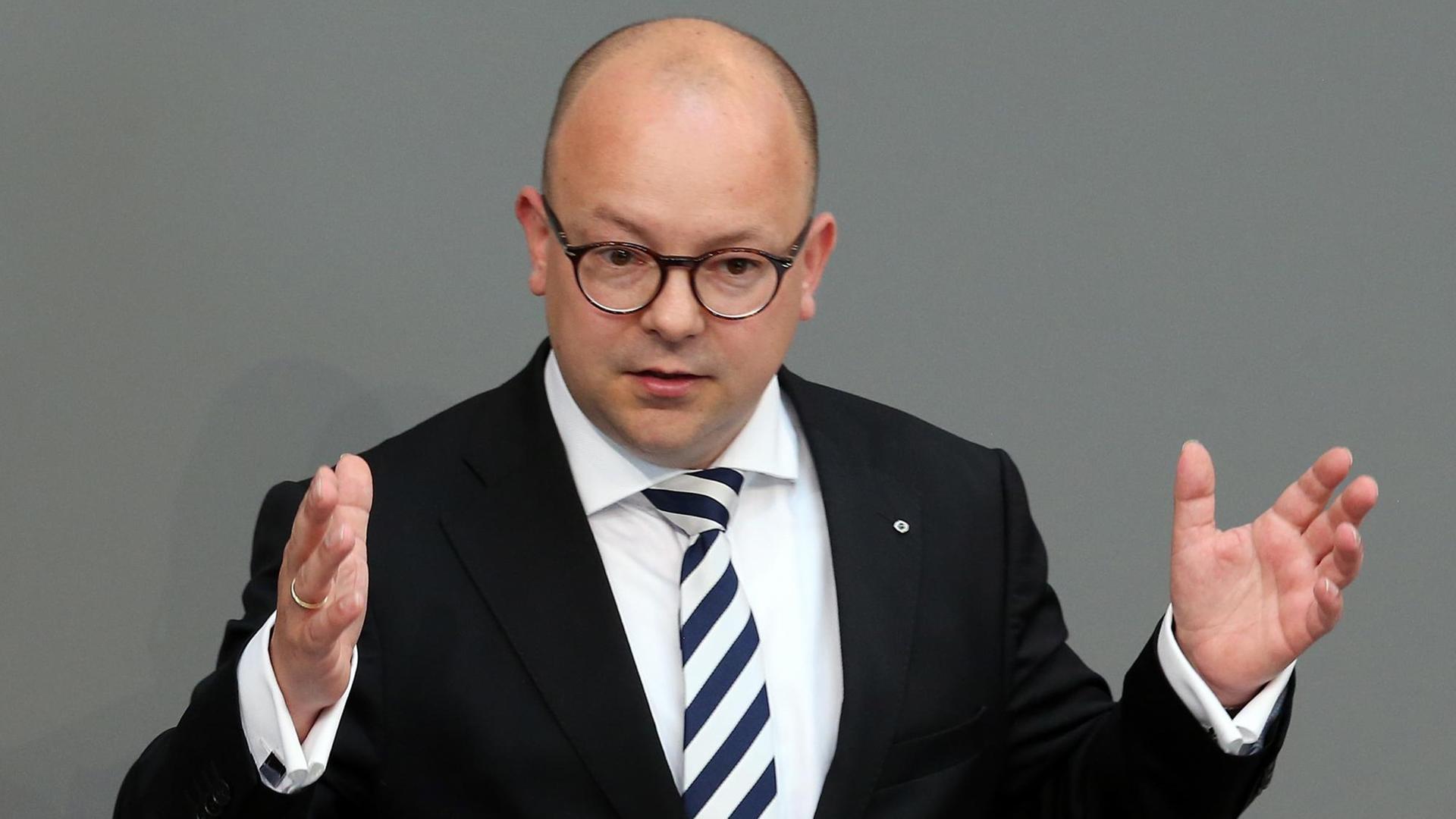 Der FDP-Abgeordnete Frank Müller-Rosentritt spricht im Deutschen Bundestag während der Debatte um den Jahresabrüstungsbericht 2017