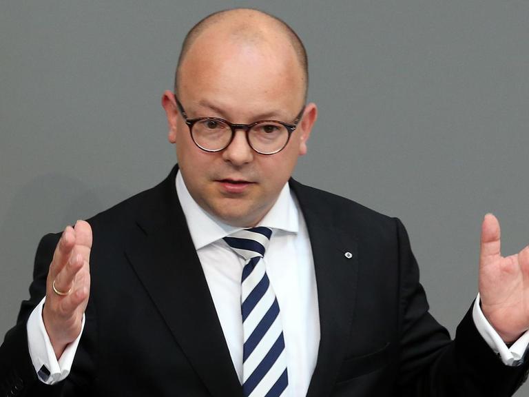 Der FDP-Abgeordnete Frank Müller-Rosentritt spricht im Deutschen Bundestag während der Debatte um den Jahresabrüstungsbericht 2017