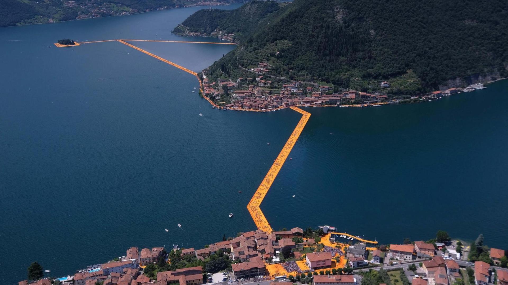 Christo's Projekt "The Floating Piers" am Lago d'Iseo in Italien.