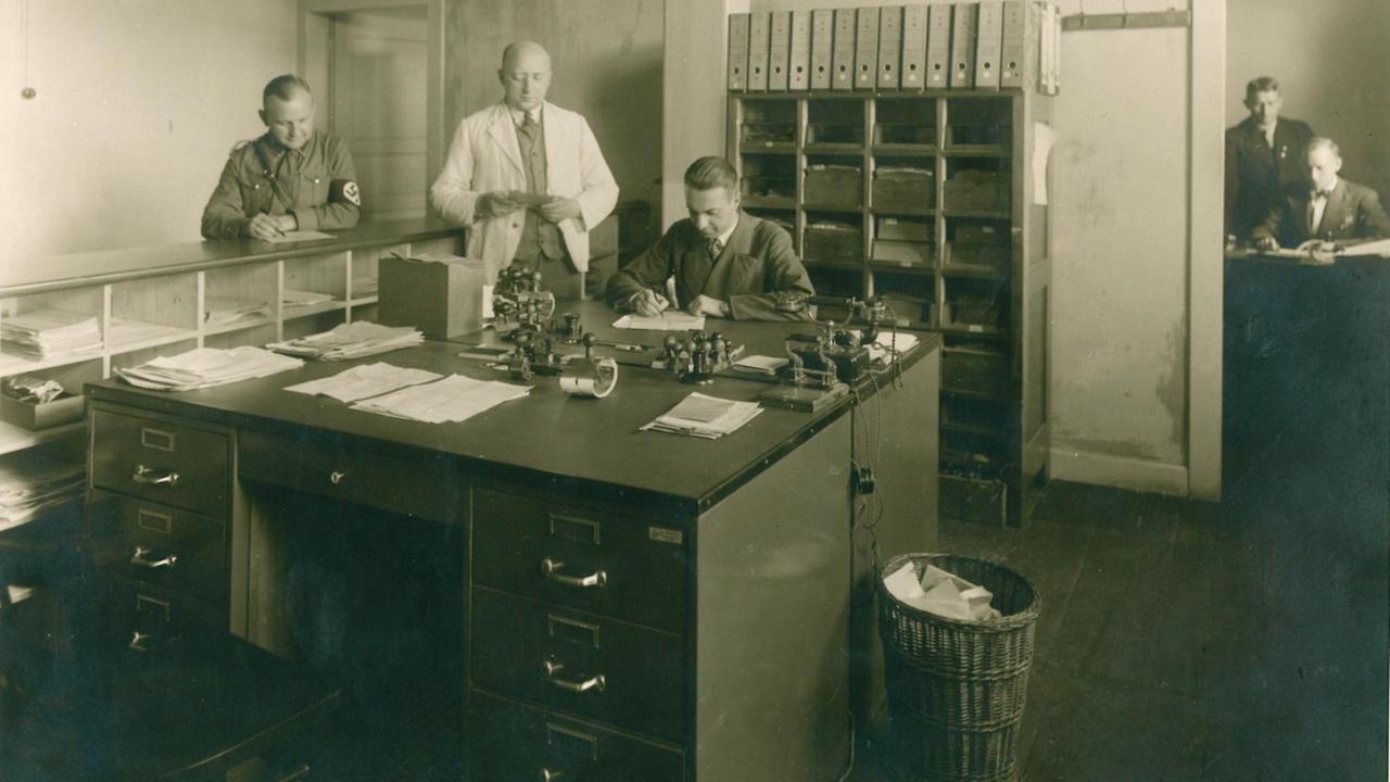 Dienstzimmer in der Nebenstelle Montabaur des Arbeitsamtes Niederlahnstein, um 1940