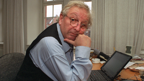 Der Schweizer Schriftsteller Peter Bichsel. Das Bild stammt aus dem Jahr 1996.