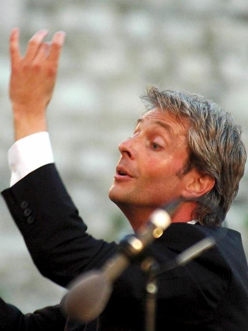Dirigent Alexander Liebreich während seines Auftritts mit dem "Lyon National Orchestra" während des 49. Festivals der zwei Welten in Spoleto, 2006.