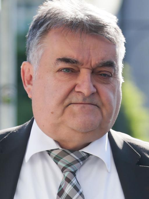 Herbert Reul, Vorsitzender der CDU/CSU-Gruppe im Europaparlament, kommt am 26.05.2014 in Berlin zur Sitzung des CDU Präsidiums am Konrad-Adenauer Haus an.