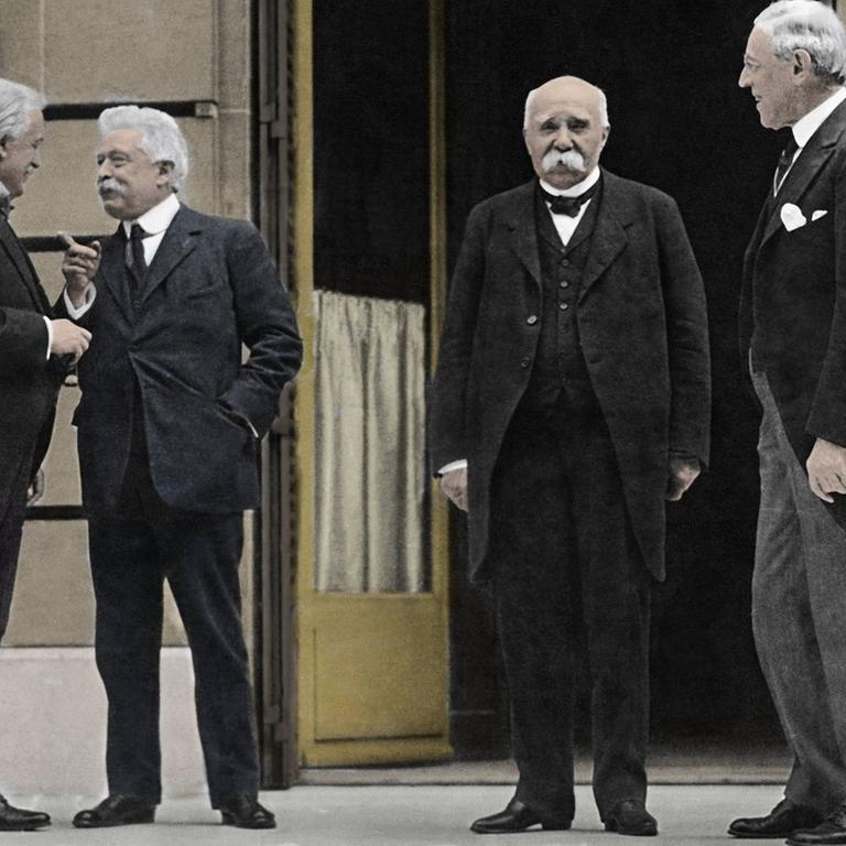 Juni 1919: Der britische Premier Lloyd George, Italiens Premier Vittorio Orlando, Frankreichs George Clemenceau und der amerikanische Präsident Woodrow Wilson bei der Versailler Friedenskonferenz.