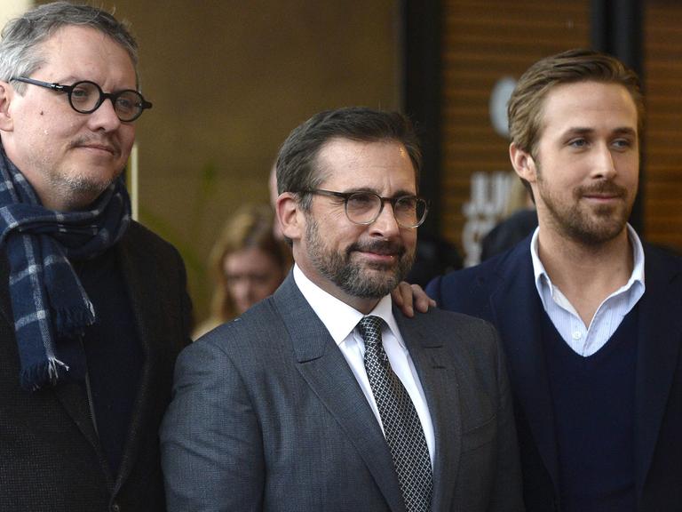 Der Regisseur Adam McKay mit den Schauspielern Steve Carell und Ryan Gosling auf dem Walk of Fame in Hollywood im Januar 2016.