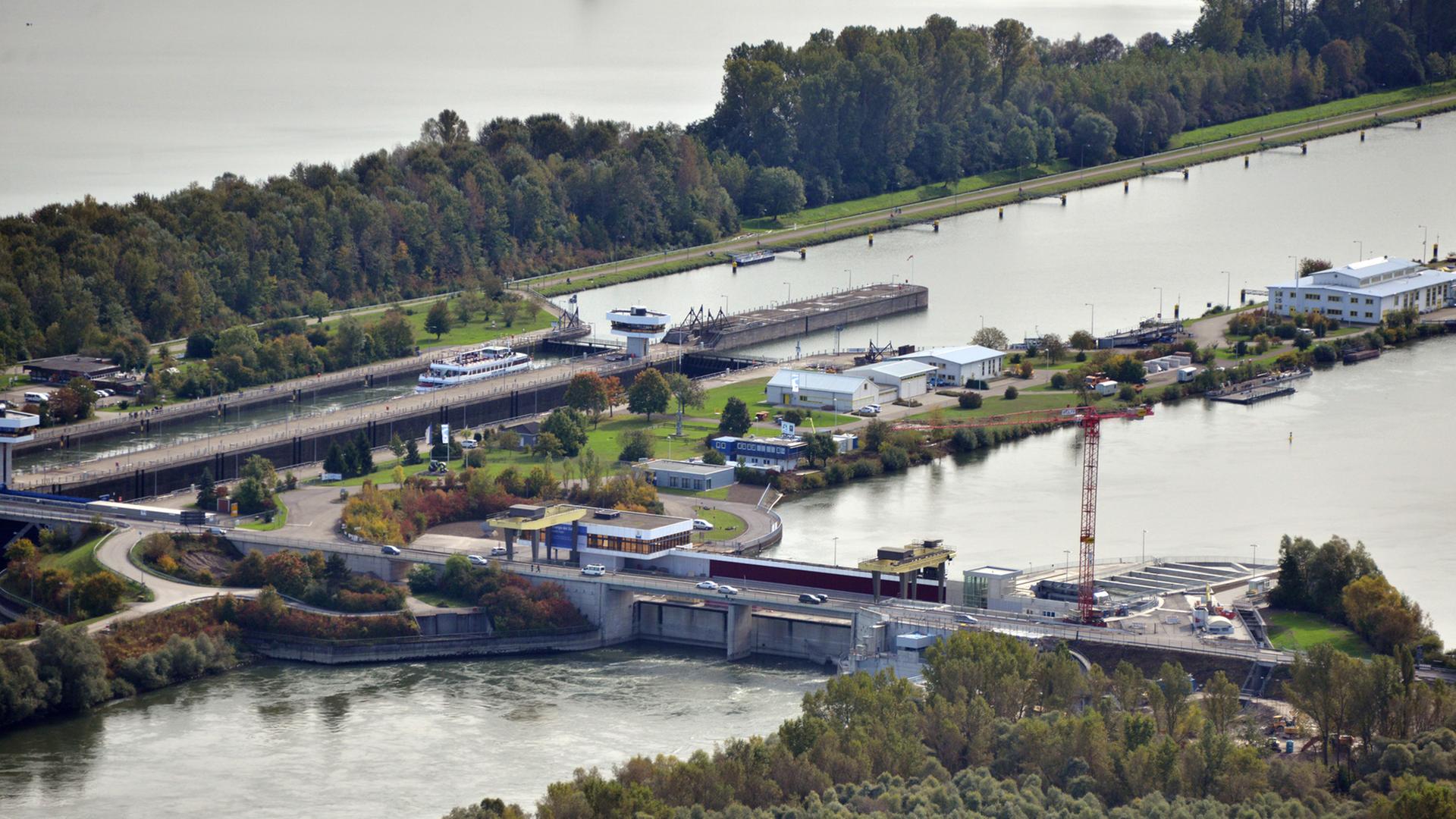 Luftbild des Rheinkraftwerks Iffezheim
