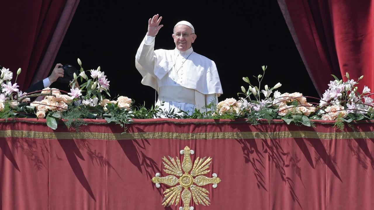 Papst Franziskus auf dem Petersplatz in Rom.