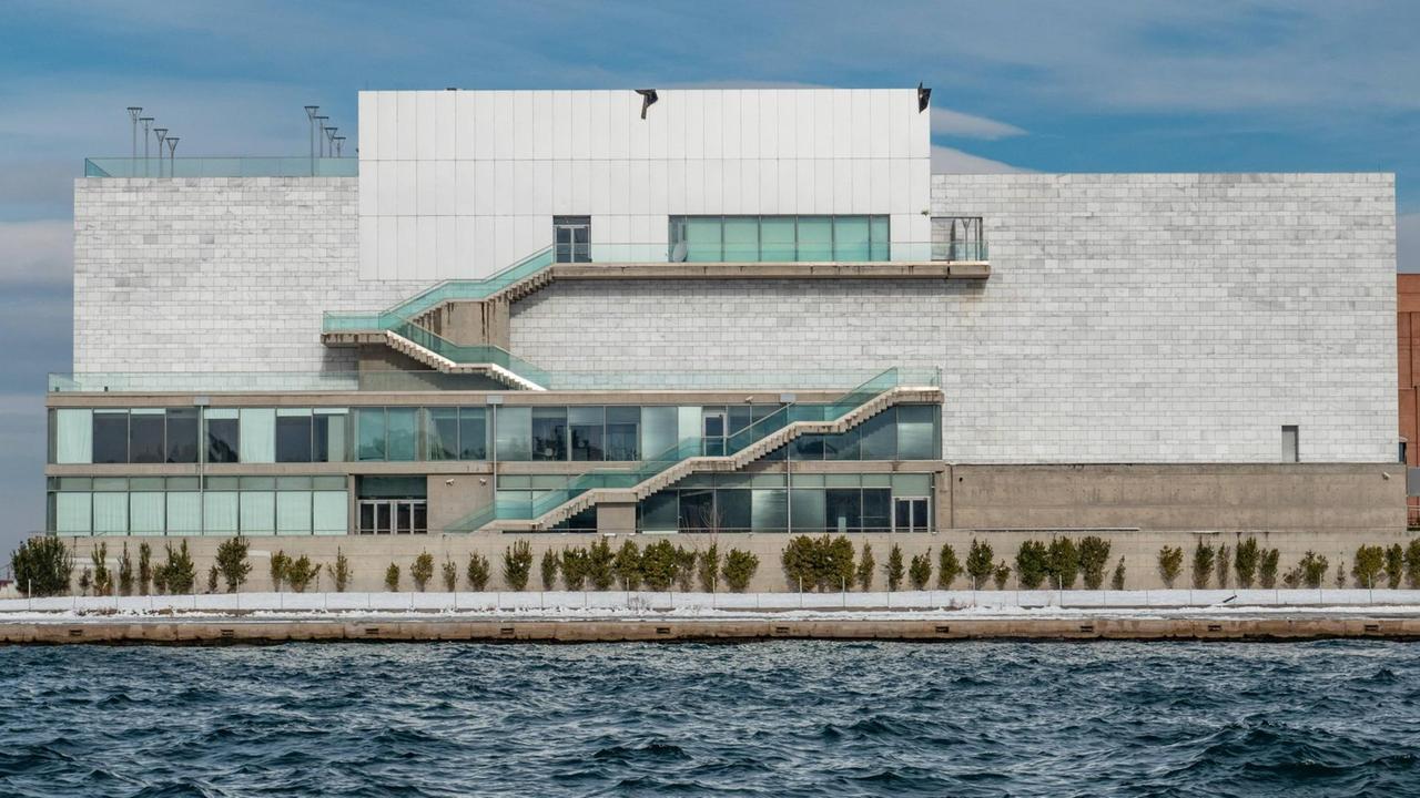 Die Konzerthalle in Saloniki des japanischen Architekten Arata Isozaki.