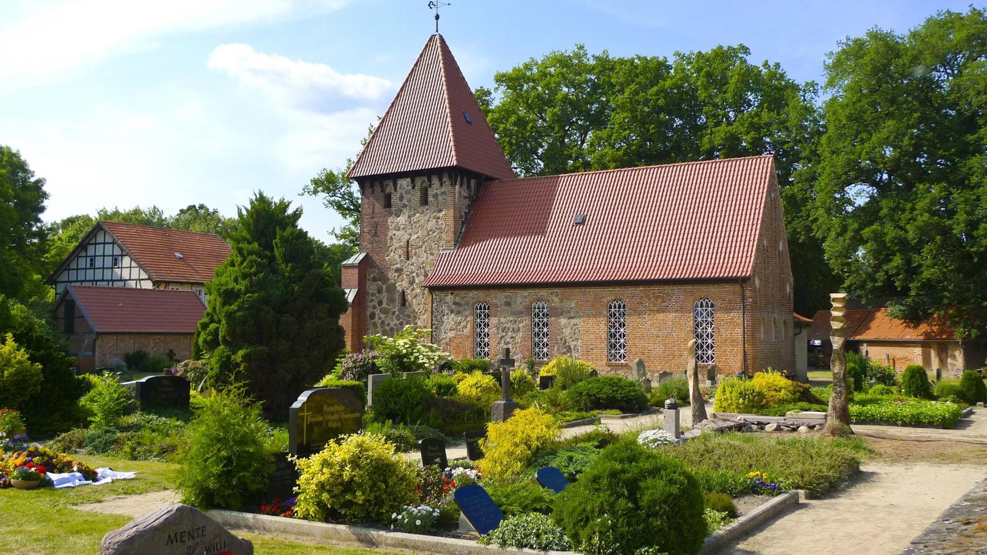 Kirche zu Satemin im Wendland