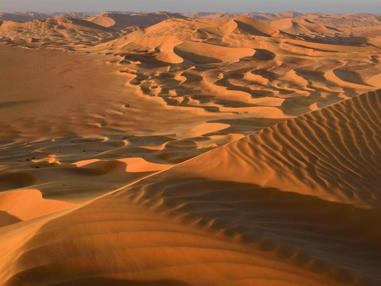 Sanddünen in der Wüste Dhofar im Oman