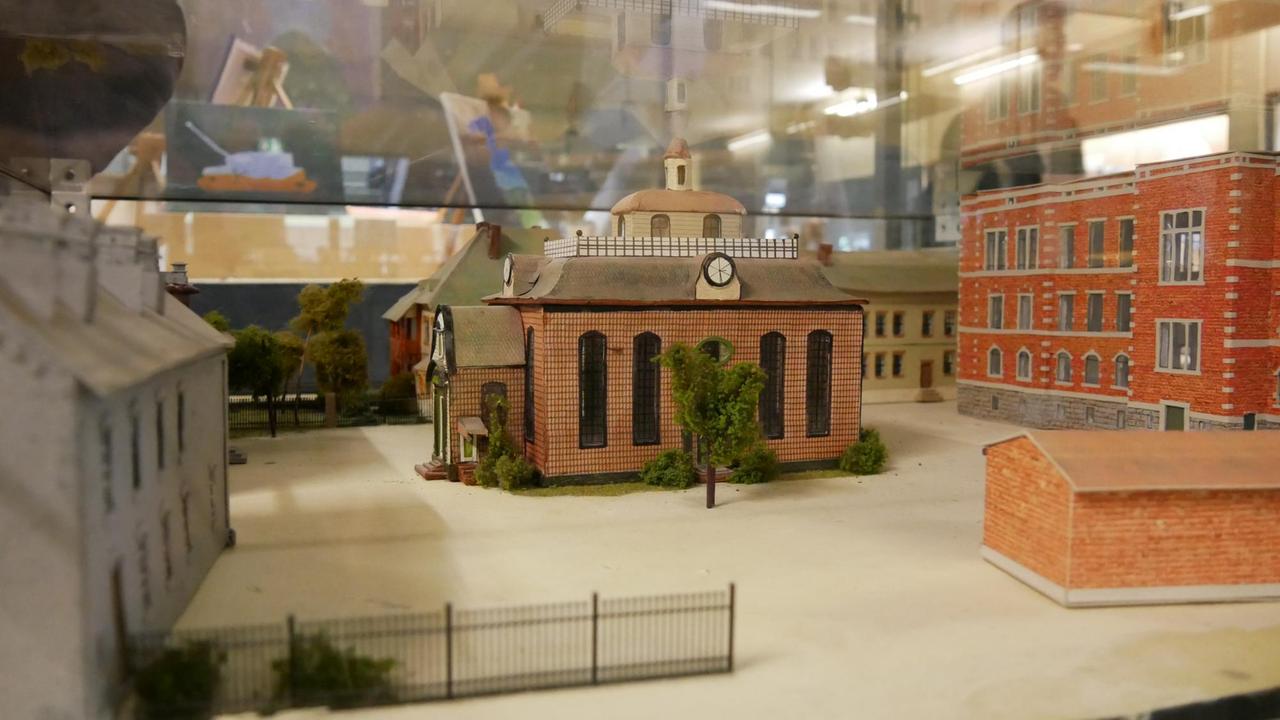 Im Jacobson-Gymnasium Seesen steht ein Modell der einstigen jüdischen Schule und der Synagoge.