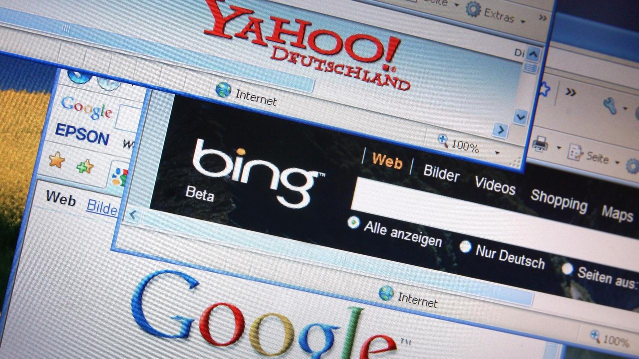 Die Startseiten der Suchmaschinenanbieter Yahoo, Bing und Google übereinander gelegt.
