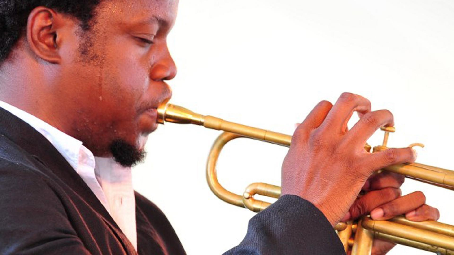 Der Trompeter Ambrose Akinmusire beim Newport Jazz Festival 2011.