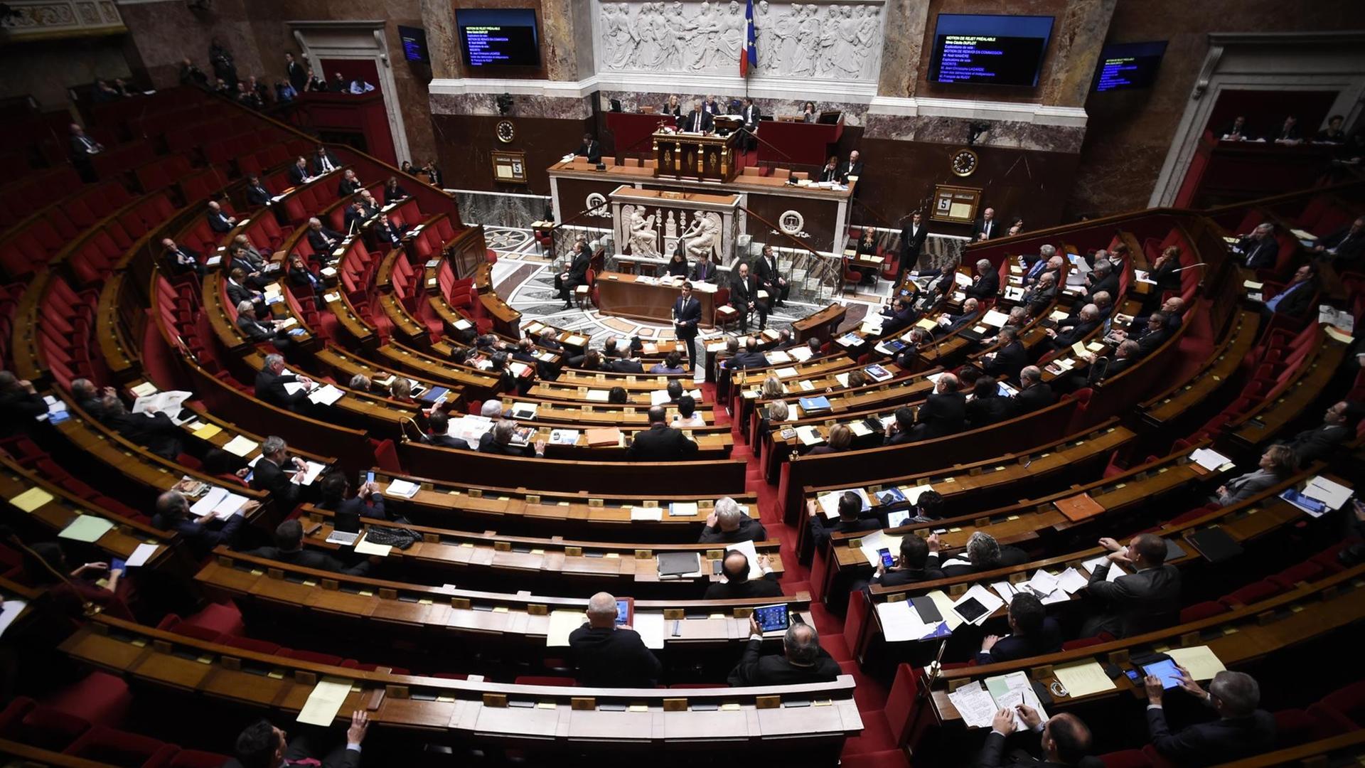 Die französische Nationalversammlung debattiert am 5. Februar 2016 Verfassungsänderungen nach den Anschlägen von Paris.