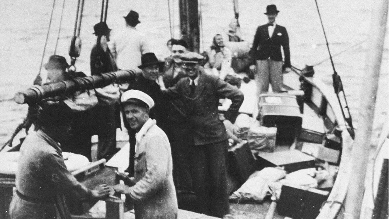 Jüdische Flüchtlinge auf einem dänischen Fischerboot im Jahr 1943. Jüdische Flüchtlinge auf einem dänischen Fischerboot im Jahr 1943.