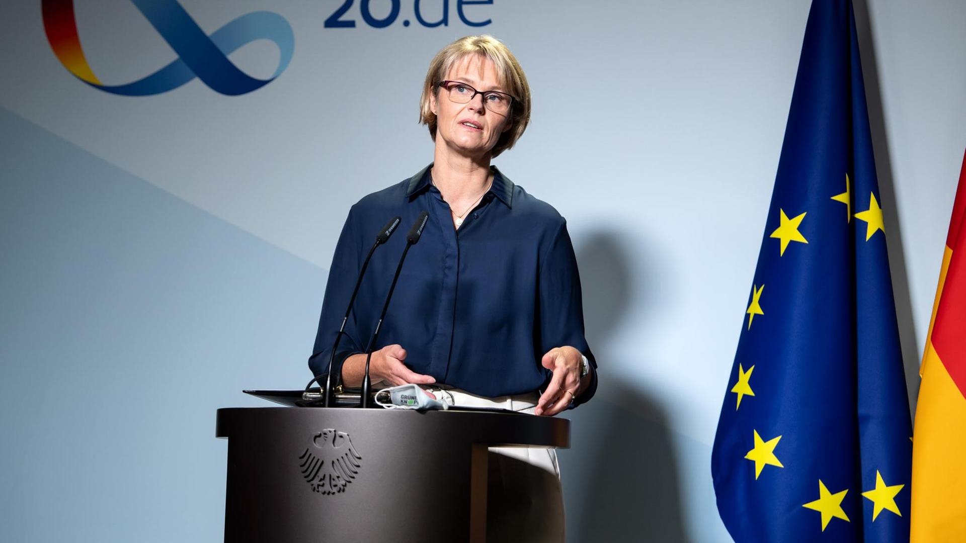 Anja Karliczek (CDU), Bundesministerin für Bildung und Forschung, äußert sich bei einer Pressekonferenz in ihrem Ministerium zu den Ergebnissen des "Schulgipfels".