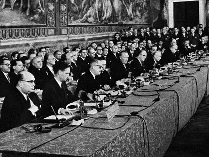 Die Unterzeichnung der Römischen Verträge am 25. März 1957 in Rom.