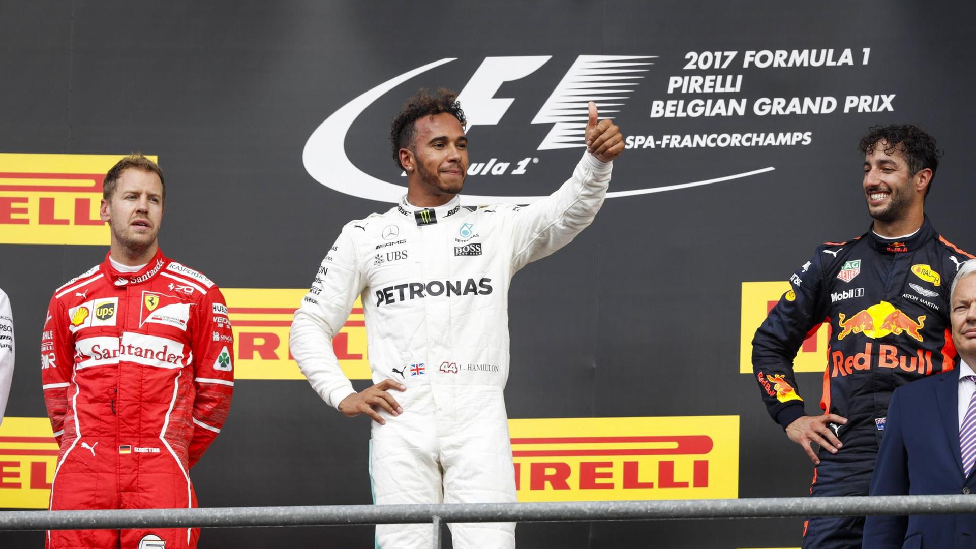 Formel 1: Beim Großen Preis von Belgien siegte der Brite Lewis Hamilton (m.) vor dem Deutschen Sebastian Vettel (l.).