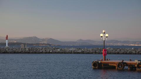 Blick zum Festland über den Hafen von Porquerolles.