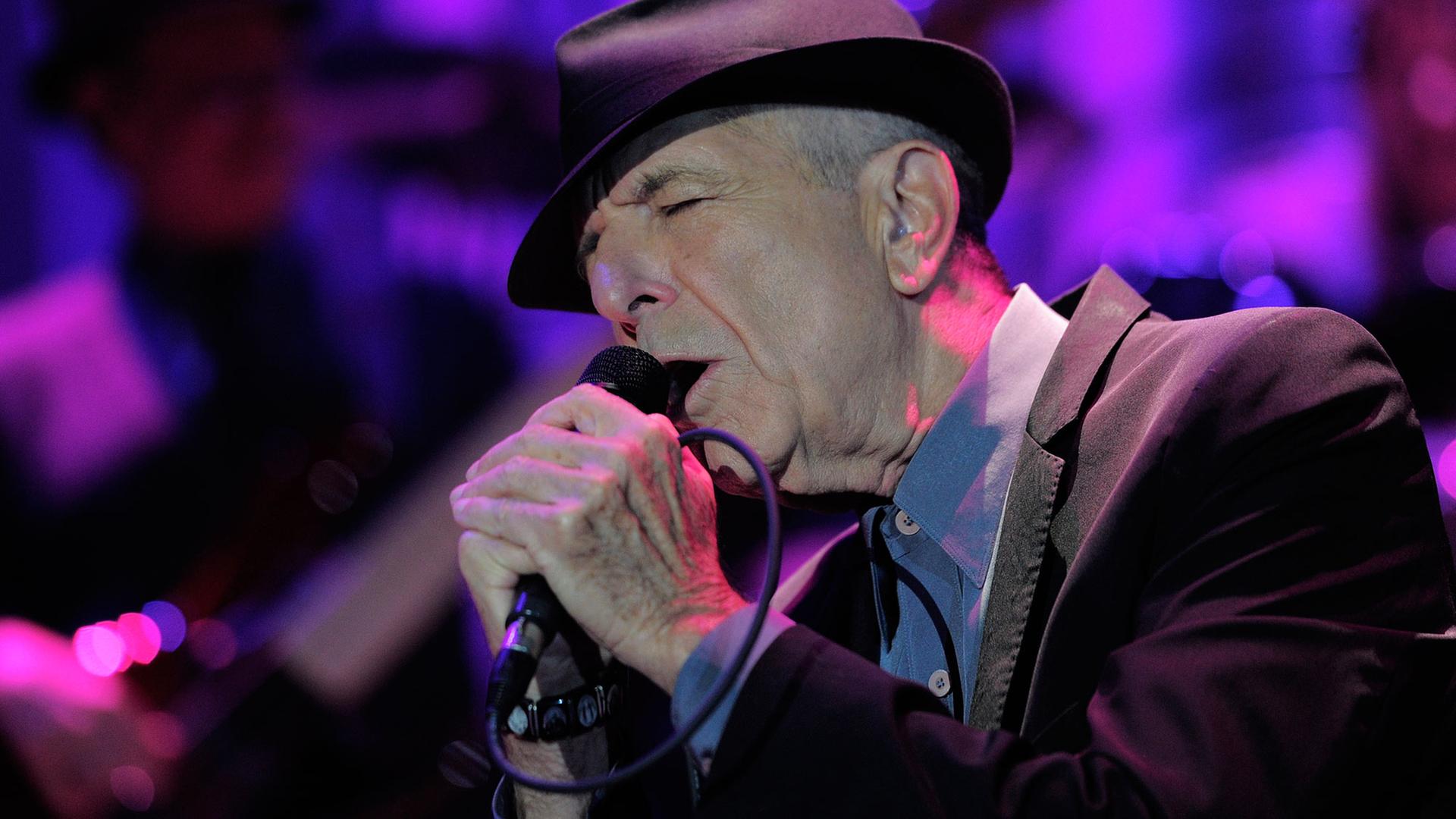 Der Sänger Leonard Cohen bei einem Konzert
