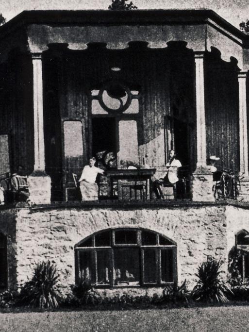 Historisches Foto vom einstigen zentralen Gebäude der Aussteiger-Kolonie auf dem Monte Verità am Lago Maggiore.