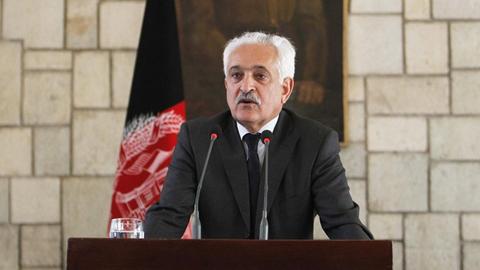 Rangin Spanta, ehemaliger Außenminister Afghanistans, bei einer Pressekonferenz in Kabul.