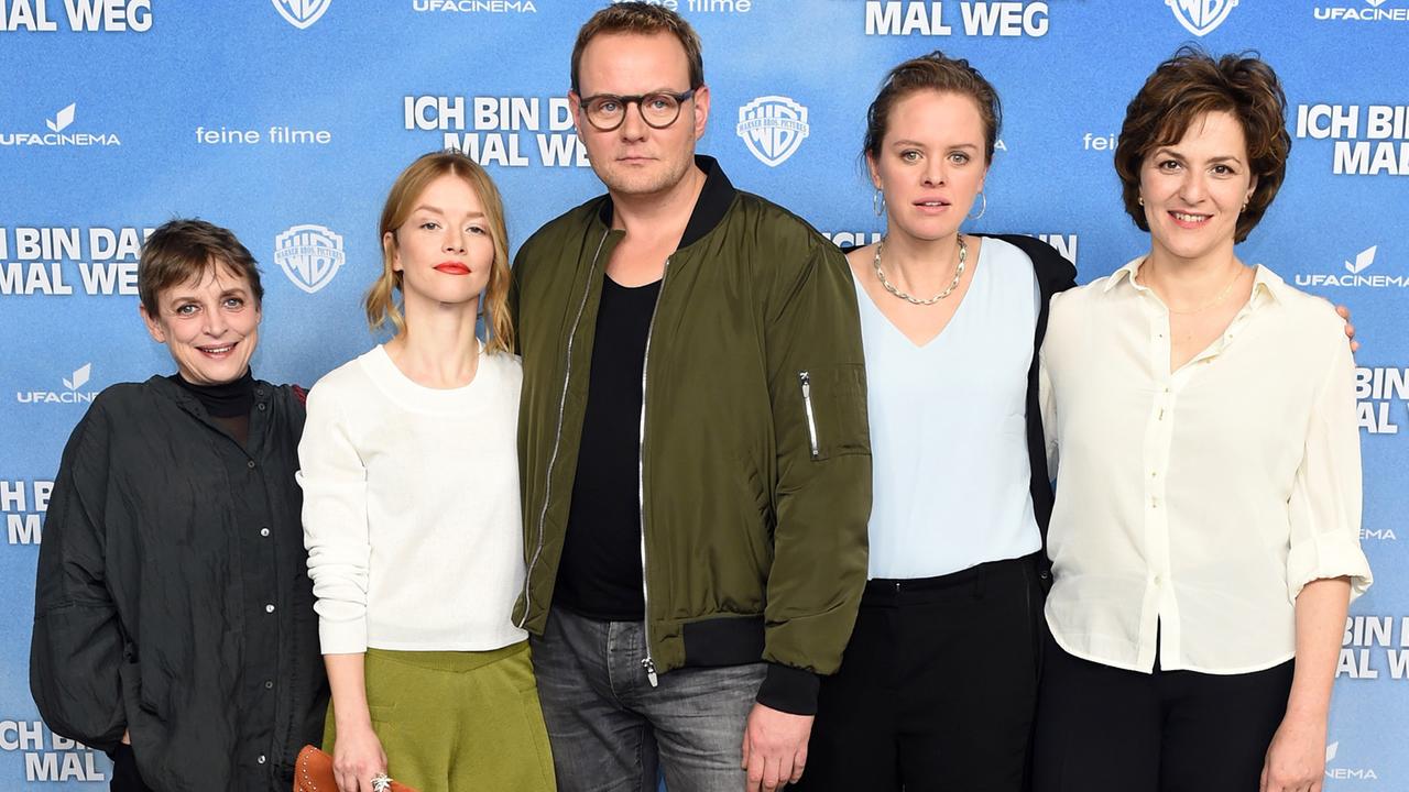 Die Schauspieler Katharina Thalbach (l-r), Karoline Schuch, Devid Striesow, die Regisseurin Julia von Heinz und Schauspielerin Martina Gedeck bei einem Pressetermin zur Vorstellung des Films "Ich bin dann mal weg".