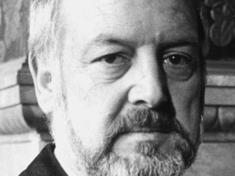 Der Schriftsteller Paul Wühr am 26. Januar 1984 in Bremen, wo er mit dem mit 15.000 Mark dotierten Bremer Literaturpreis der Rudolf-Alexander-Schröder-Stiftung ausgezeichnet wurde.