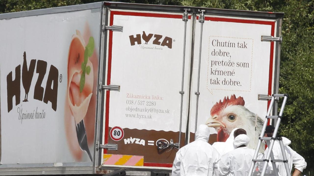 Der Kühl-Lkw an der A4 in Österreich, in dem die Leichen von mindestens 20 Flüchtlingen gefunden wurden.