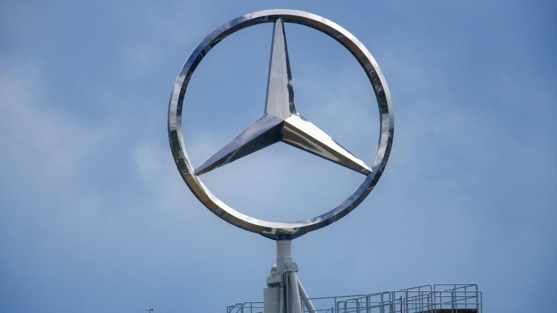 Merdedes-Stern, Daimler, Mercedes-Benz, Konzernzentrale, Stuttgart-Untertürkheim, Baden-Württemberg, Deutschland *** Merdedes Stern, Daimler, Mercedes Benz, Group Headquarters, Stuttgart Untertürkheim, Baden Württemberg, Germany