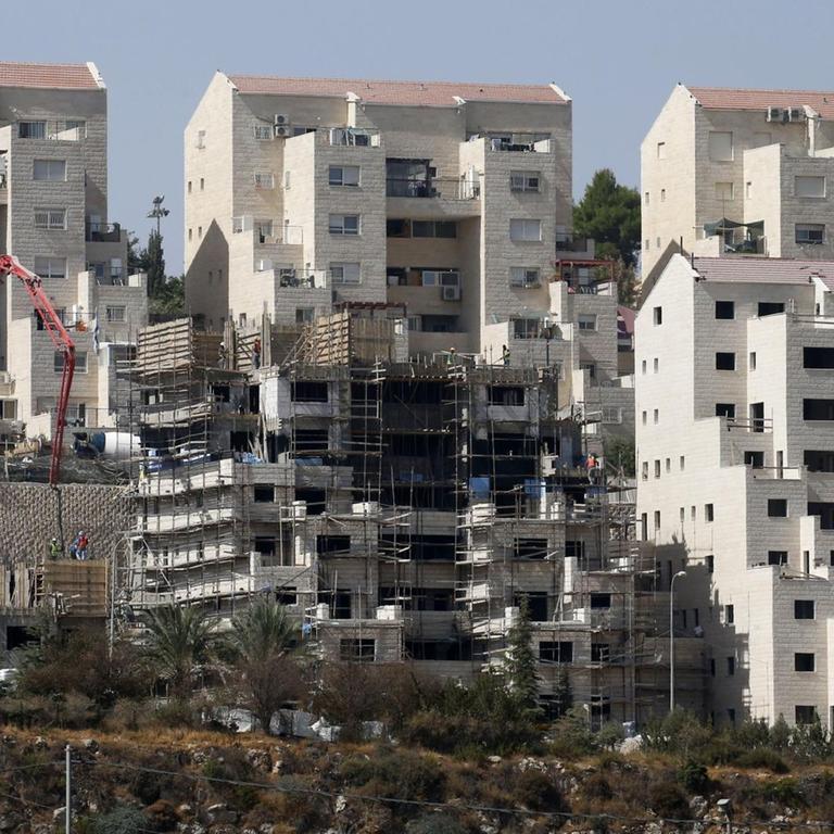Blick auf die Siedlung Kiryat Arba im Westjordanland, östlich von Hebron. Nach den Plänen der israelischen Likud-Partei sollen in dieser und anderen Siedlungen die gleichen Gesetze gelten wie in Israel.