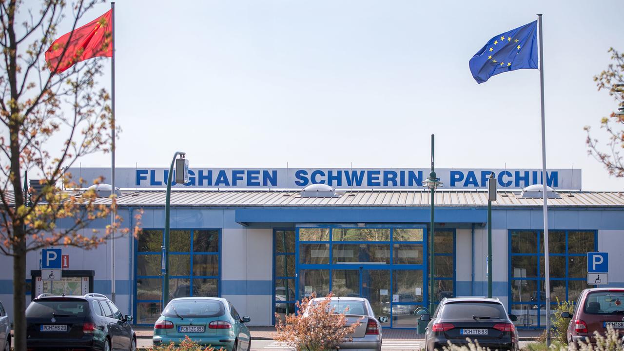 Das Terminalgebäude ist am 03.05.2016 auf dem Flugplatz Parchim (Mecklenburg-Vorpommern) zu sehen.