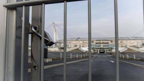 Schloss am Haupteingang zum Allianz Stadium in Turin, in dem Juventus Turin seine Heimspiele austrägt