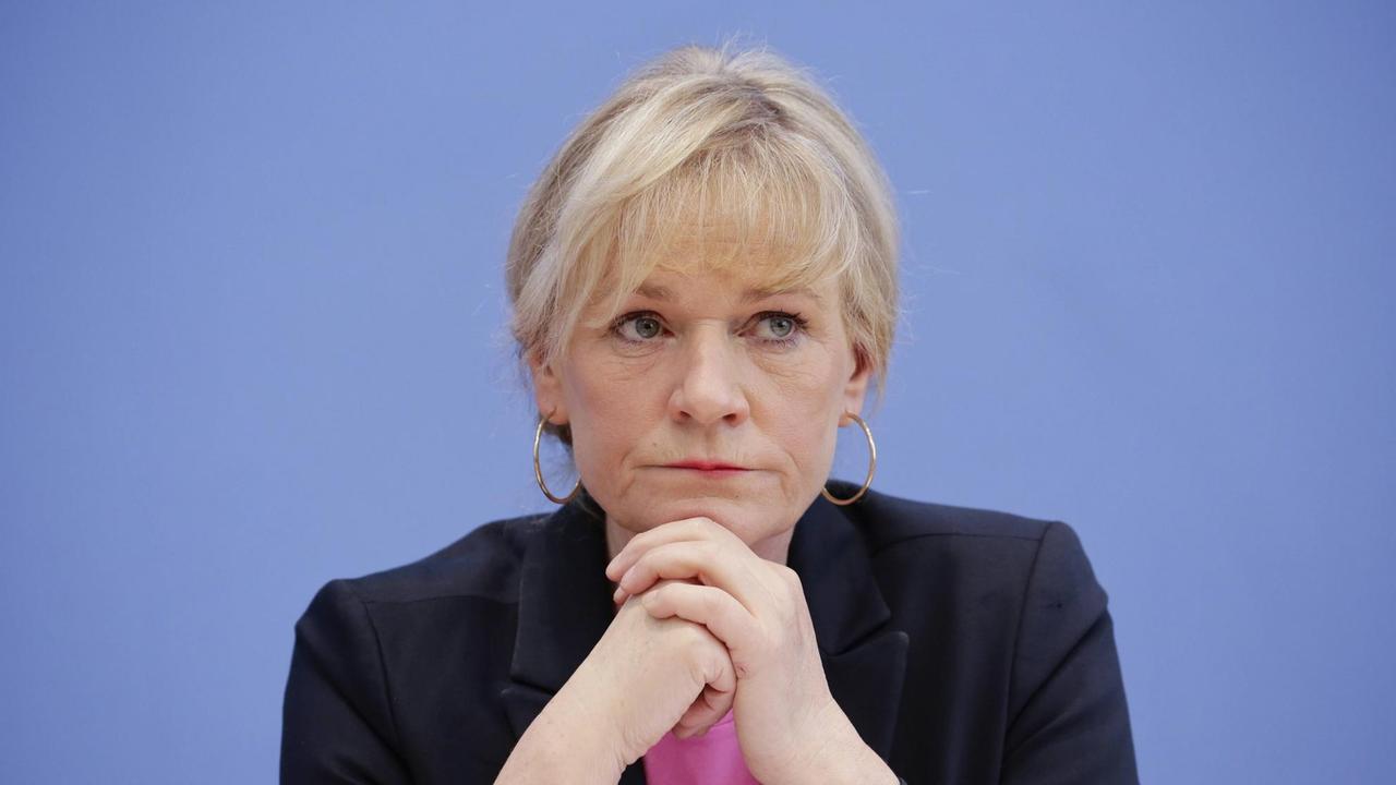 Simone Oldenburg, Vorsitzende der Fraktion Die Linke im Landtag von Mecklenburg-Vorpommern, am 24.03.2021 bei einer Pressekonferenz in Berlin.