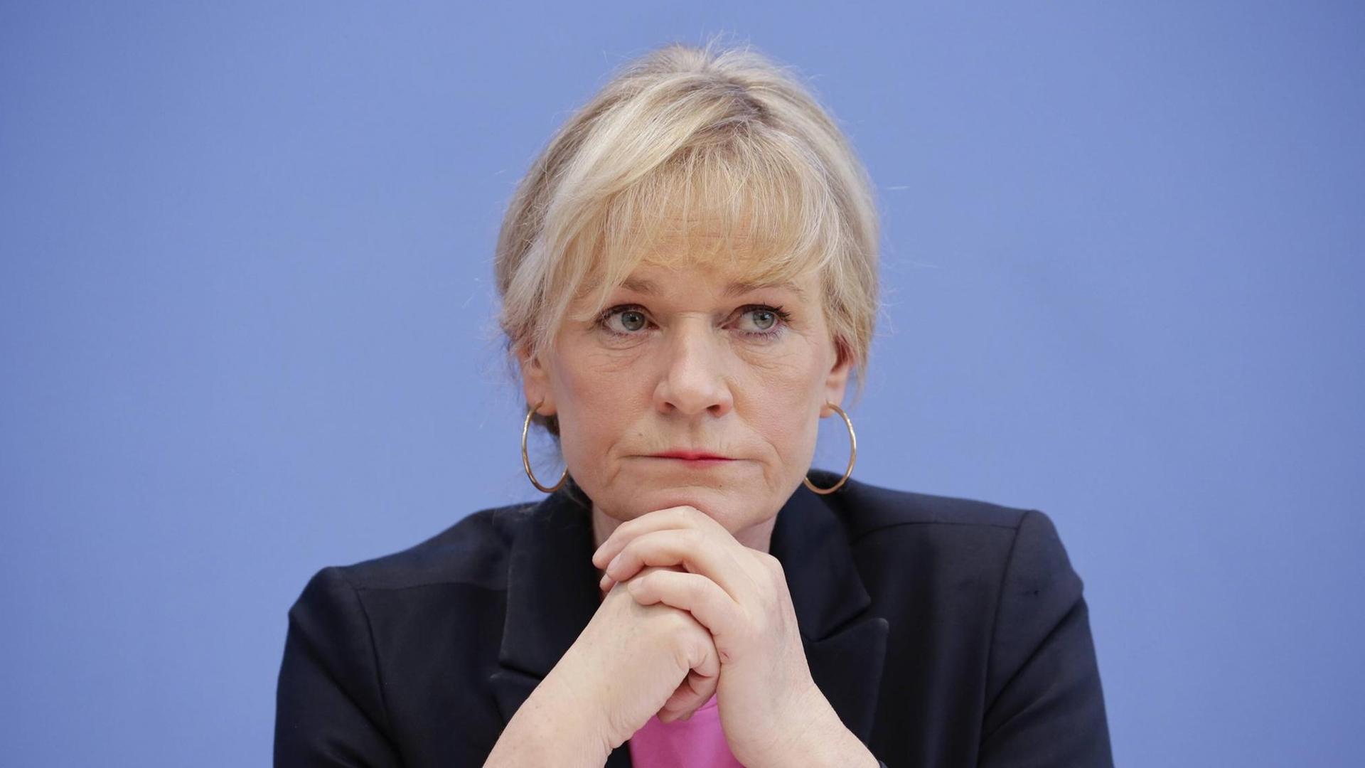 Ein Porträt von Simone Oldenburg, Landesbildungsministerin von Mecklenburg-Vorpommern Ein Porträt von Simone Oldenburg, Landesbildungsministerin von Mecklenburg-Vorpommern