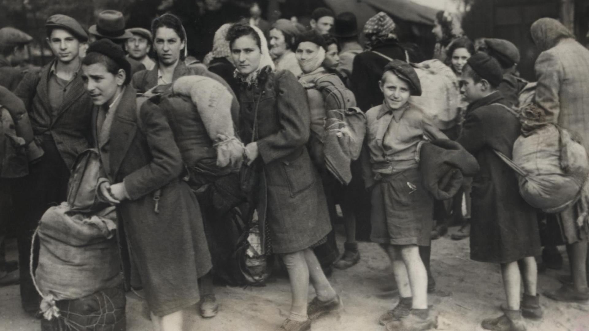 Jüdische Flüchtlinge im "Poppendorf Camp for displaced persons" der britischen Alliierten. Hamburg 1947.