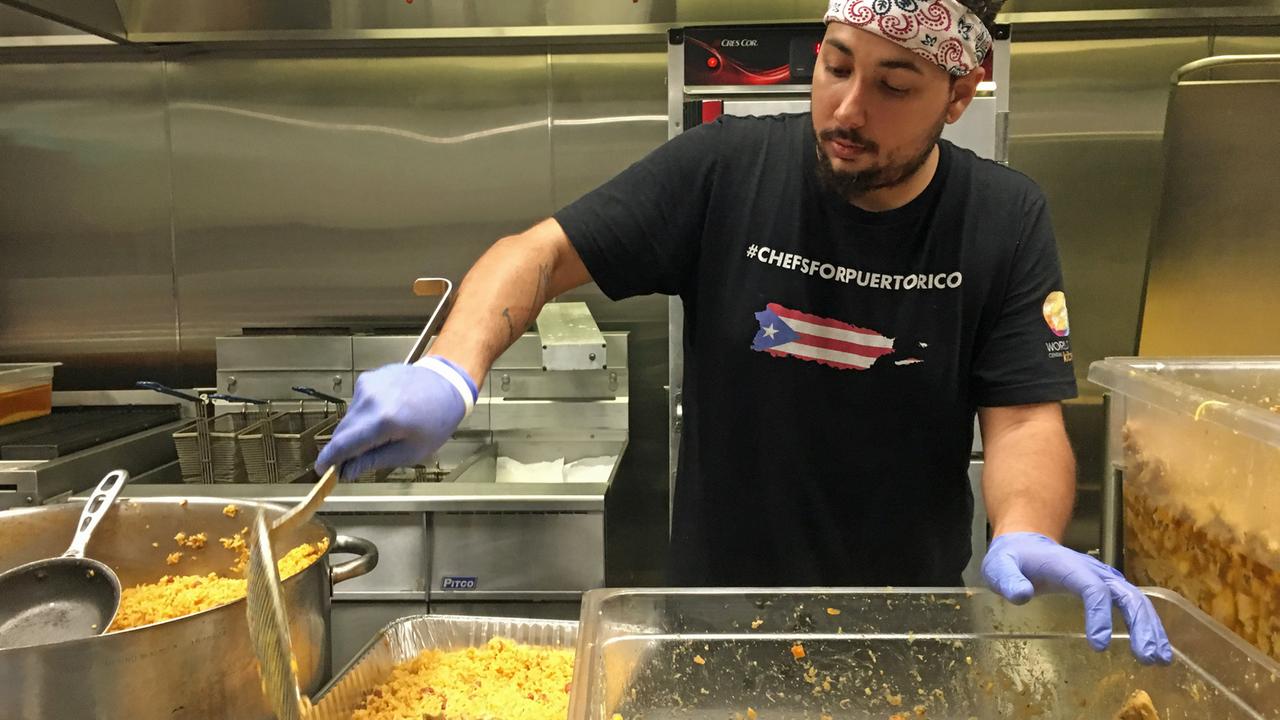 Alejandro Perez arbeitet bei den Köchen für Puerto Rico.