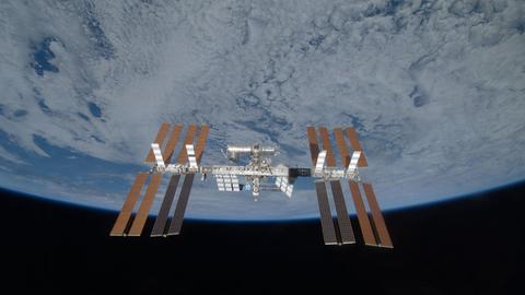 Die ISS muss immer wieder Weltraummüll ausweichen 
