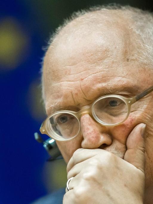 Der frühere EU-Erweiterungskommissar Günter Verheugen während einer öffentlichen Anhörung im Europaparlament in Brüssel