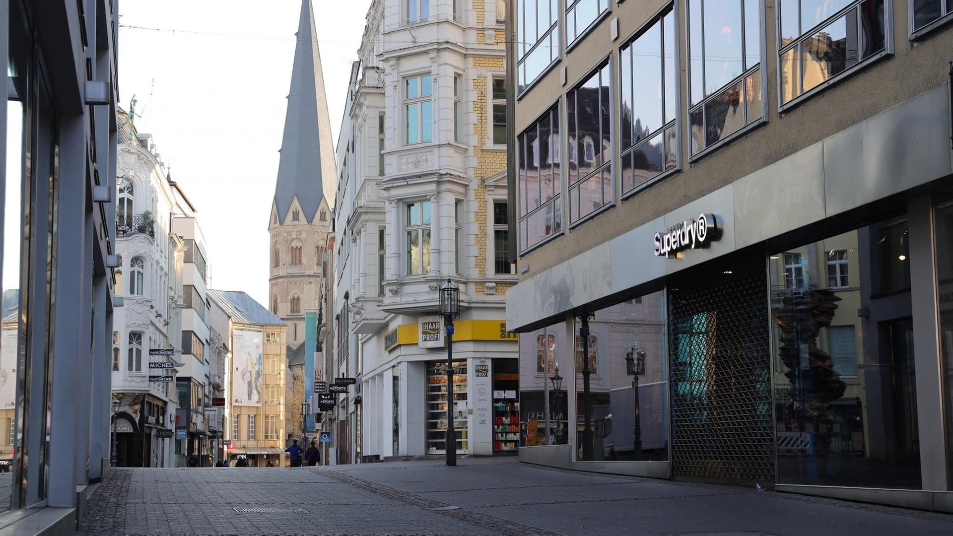 Blick in die leere Fussgängerzone in Bonn