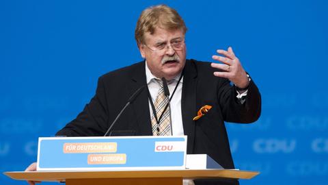 Der CDU-Europaabgeordnete Elmar Brok spricht beim CDU-Parteitag.