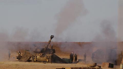 Schweres Kriegsgerät an der Grenze zu Gaza.