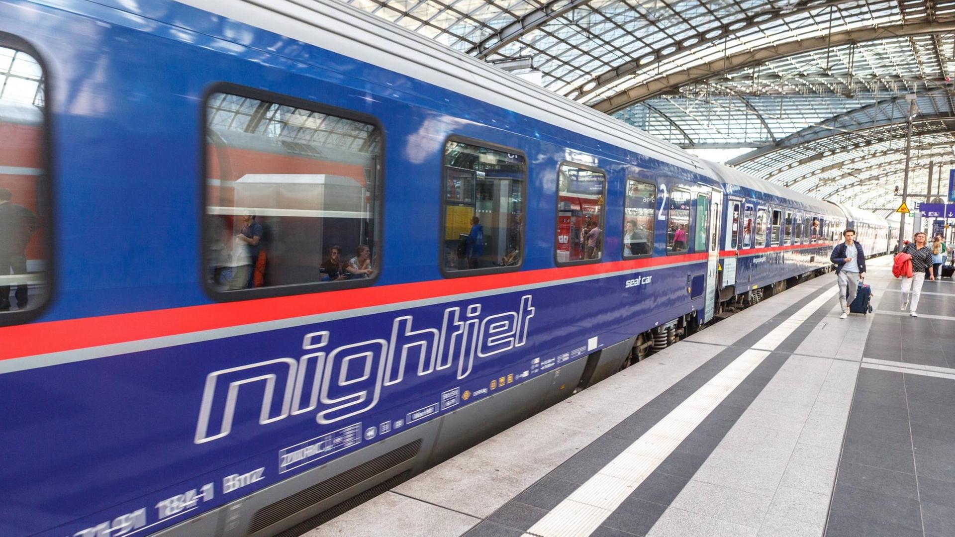 09.08.2019: Berlin Hauptbahnhof. Ankunft des ÖBB Nightjet aus Wien der Österreichischen Bundesbahnen.