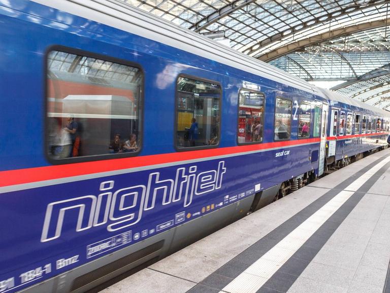 09.08.2019: Berlin Hauptbahnhof. Ankunft des ÖBB Nightjet aus Wien der Österreichischen Bundesbahnen.