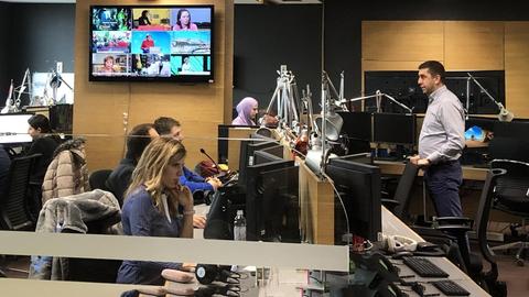 Blick in den Newsroom von Al Jazeera auf dem Balkan.