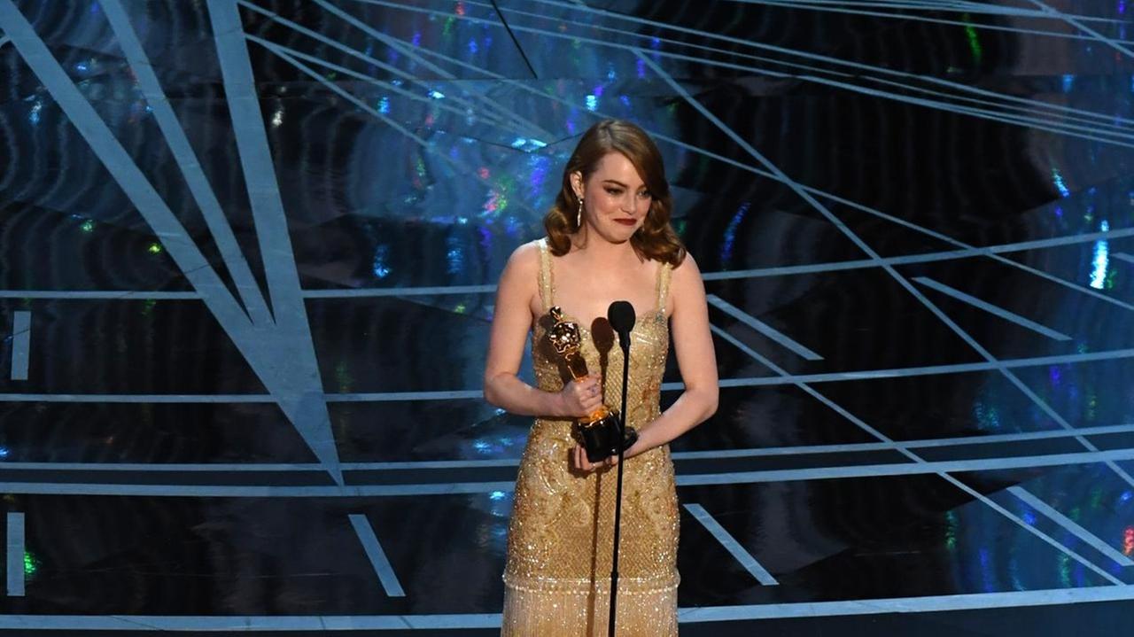 US-Schauspielerin Emma Stone hat den Oscar als beste Hauptsdarstellerin für "La La Land" erhalten.