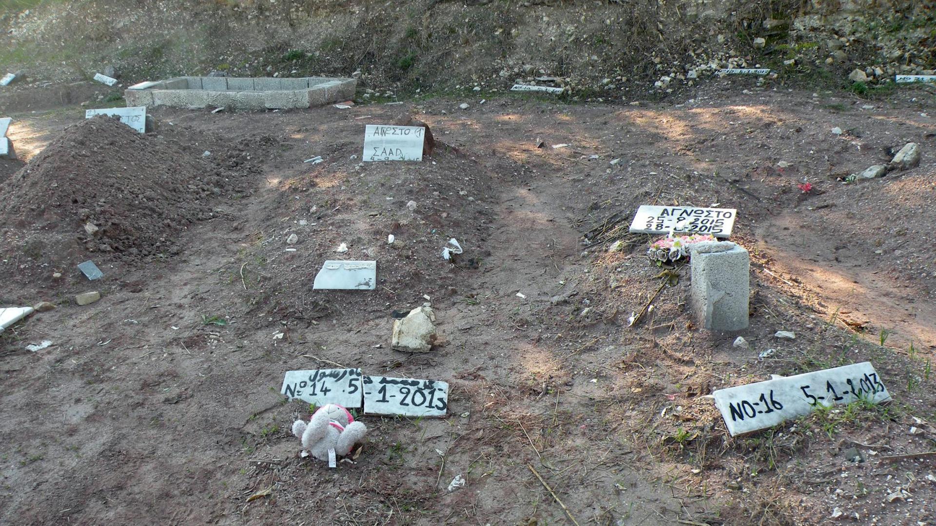 Lesbos: Gräber der ertrunkenen Flüchtlinge