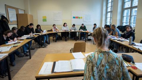 Ein Integrationskurs an der Volkshochschule in Berlin-Mitte. Die Volkshochschule in Mitte ist nach eigenen Angaben der größte Anbieter für Integrations-Sprachkurse in Deutschland.